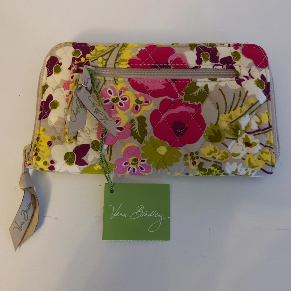 Vera Bradley Women's Zip Around Wallet, NWT